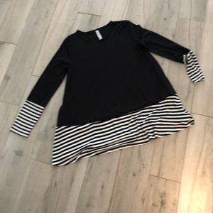 🍀 4/$35 ZENANA PREMIUM: Black & White Tunic